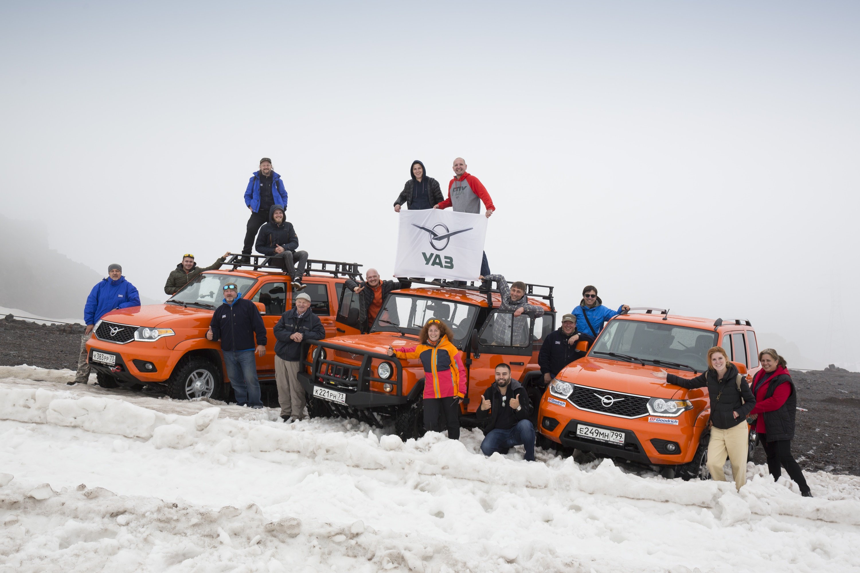 Ульяновский автозавод отметил 45-летний юбилей экспедиции на Эльбрус.